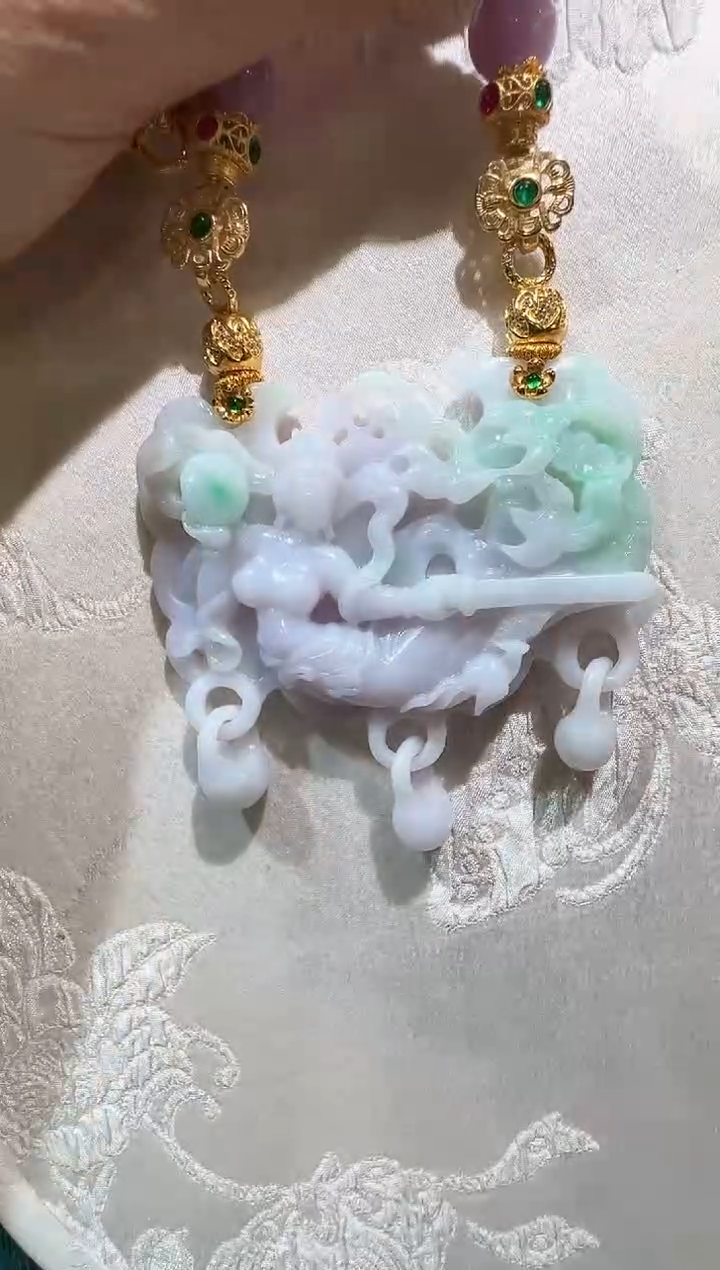 翡翠未镶嵌颈饰国风