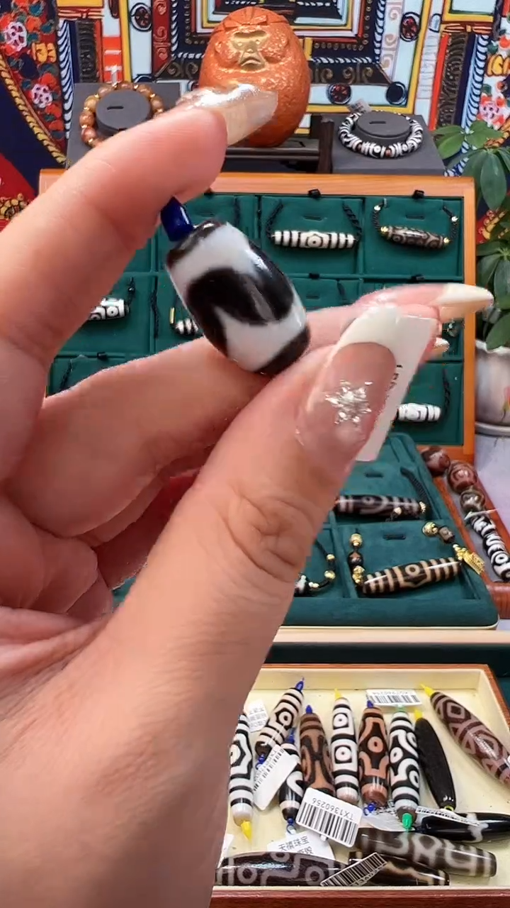 玛瑙/玉髓（覆膜）颈饰未镶嵌8.（微瑕）