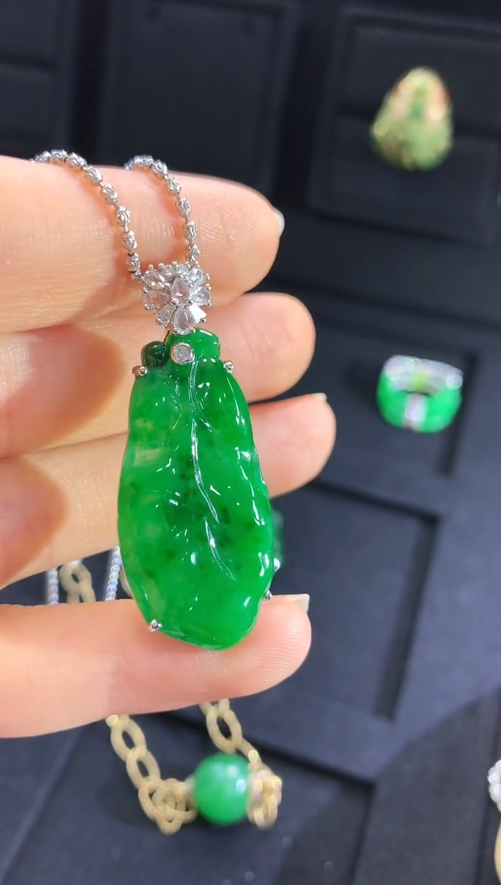 【闪购商品】翡翠吊坠(不含链)18K金镶嵌吊坠