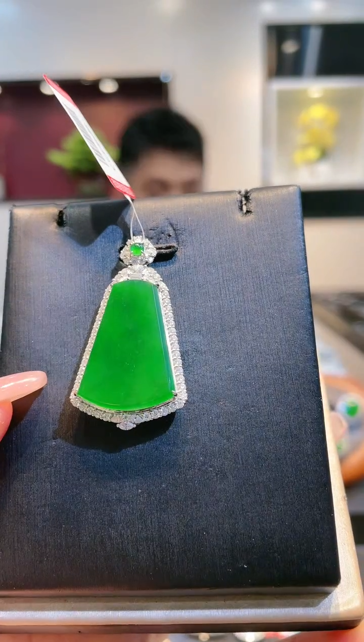 【闪购商品】翡翠颈饰18K金镶嵌A90天然A货翡翠吊坠