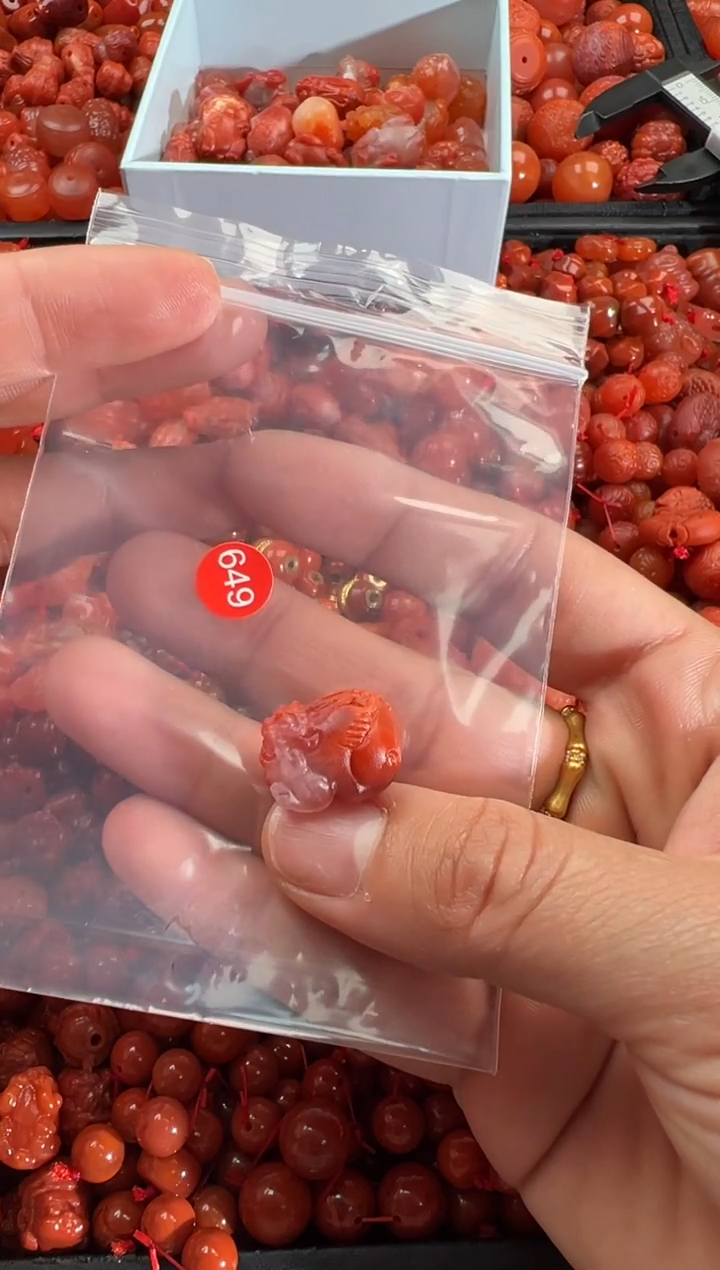 【闪购商品】南红玛瑙颈饰未镶嵌1