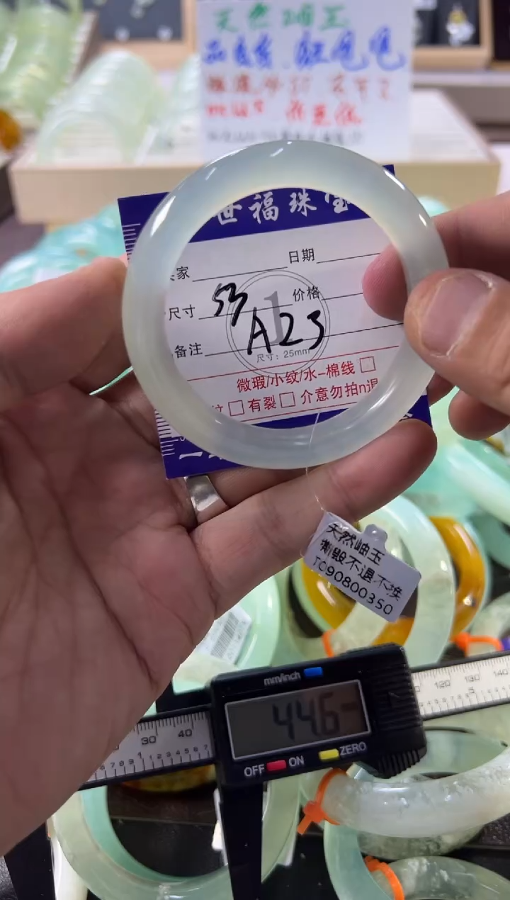 未镶嵌蛇纹石玉手镯1