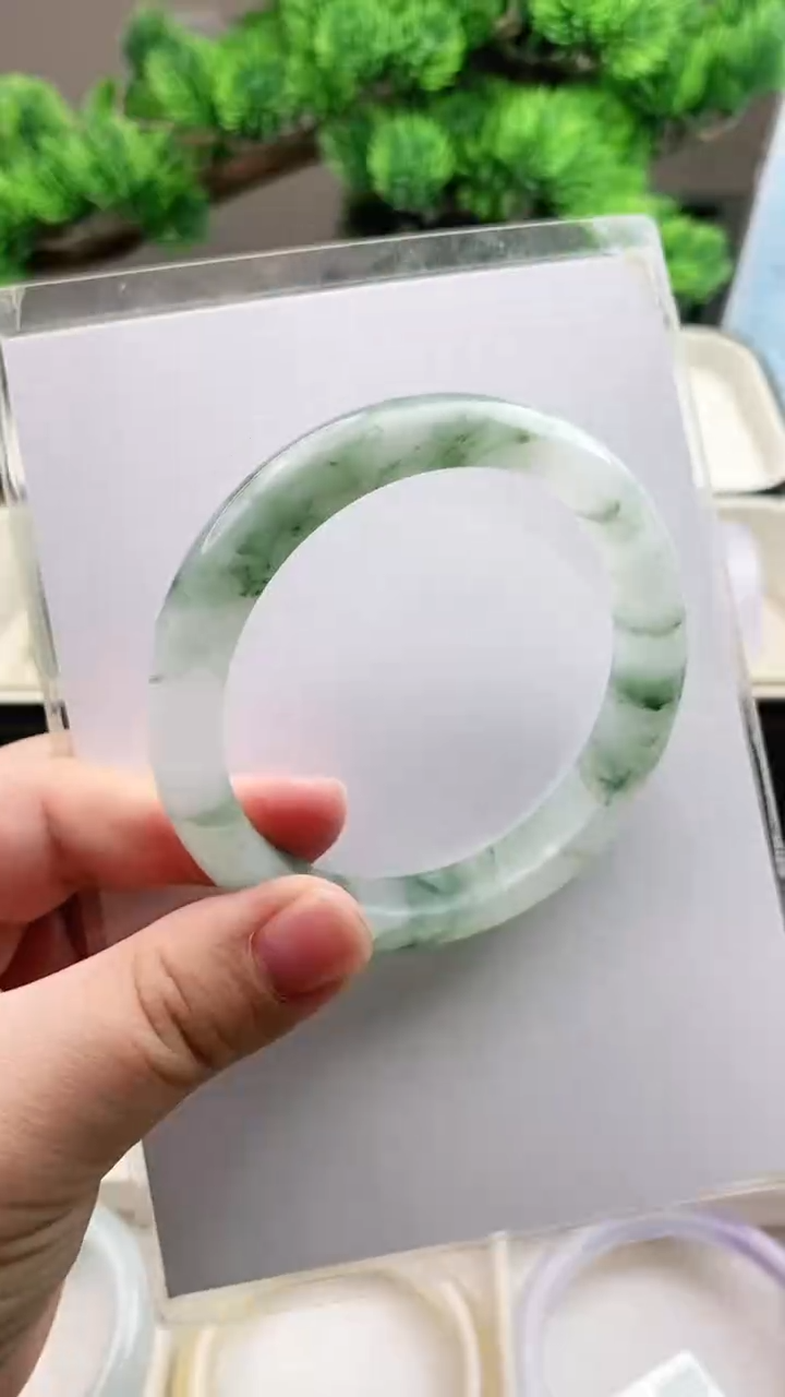 【闪购商品】石英质玉手镯未镶嵌61