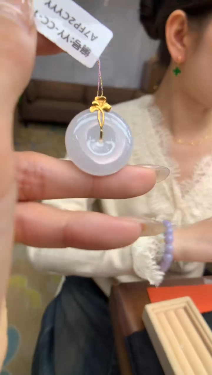 【闪购商品】翡翠颈饰18K金镶嵌平安扣