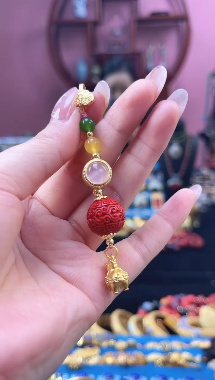 非遗技艺 雕漆压襟