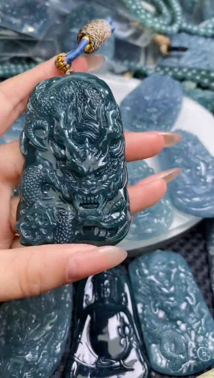 【闪购商品】翡翠颈饰未镶嵌           