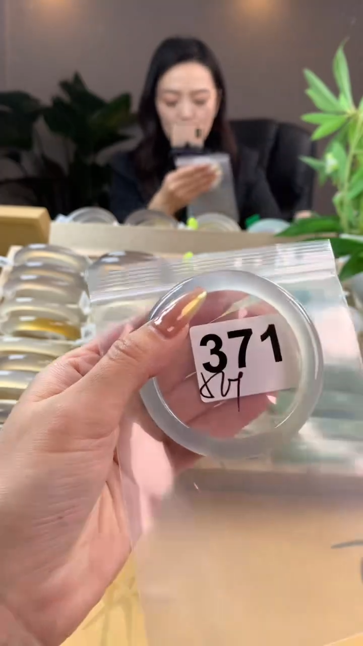 【闪购商品】玛瑙/玉髓手镯未镶嵌371