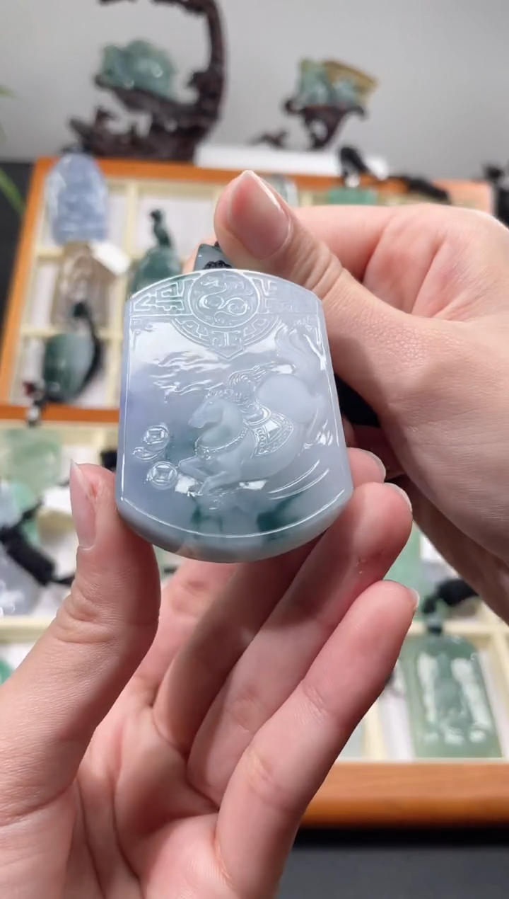 【闪购商品】翡翠颈饰未镶嵌马