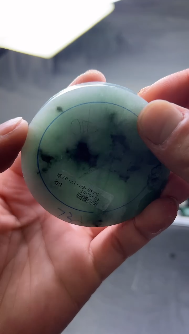 定制翡翠手镯未镶嵌不退不换