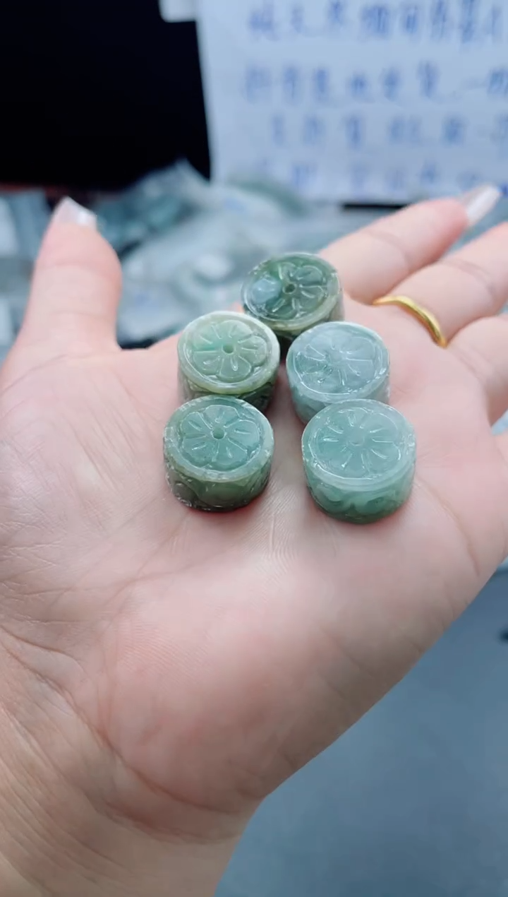 未镶嵌戒指翡翠挂件