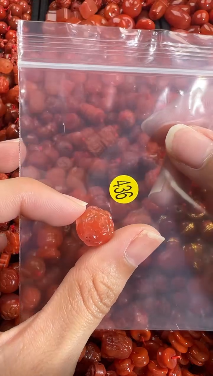 南红玛瑙未镶嵌颈饰1