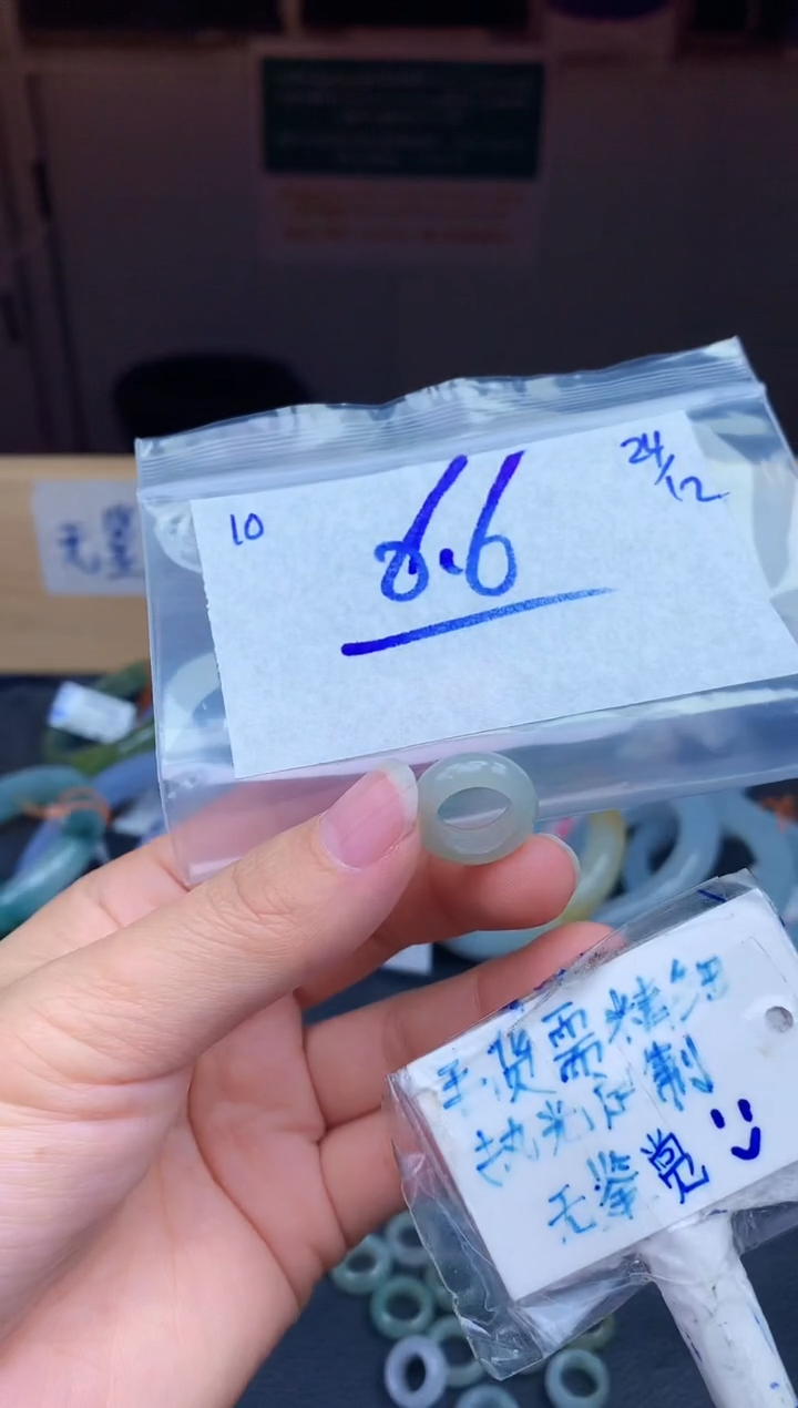 未镶嵌挂件翡翠10毛货需精细抛光挂件多样性拍一发一