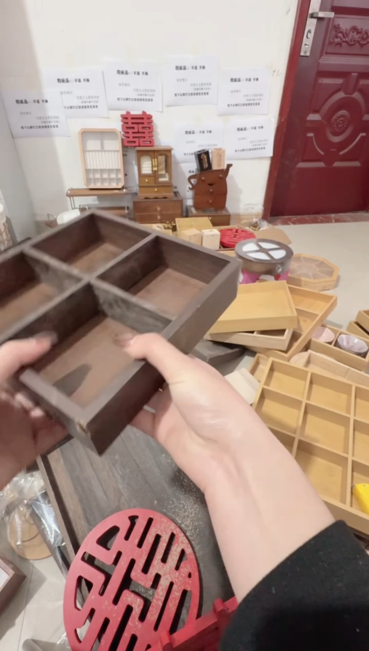 胡桃色四宫格微瑕拍下不退不换无售后