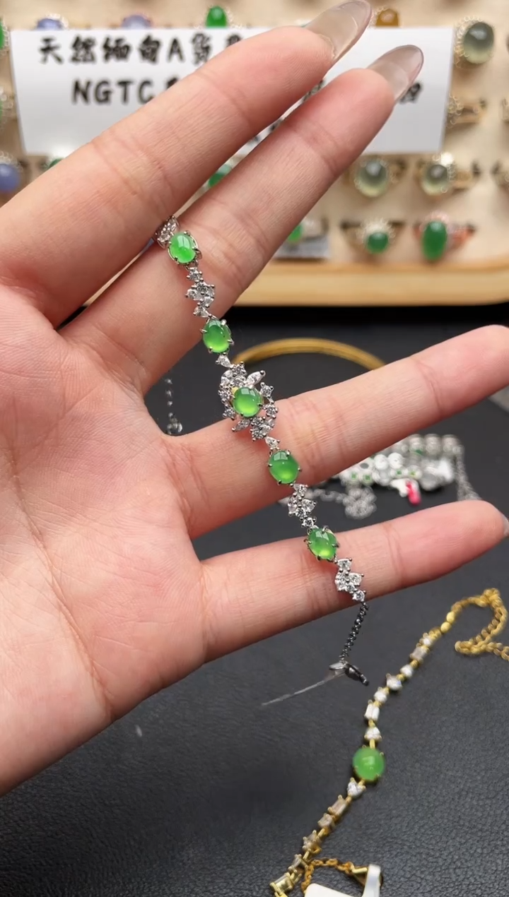 未镶嵌戒指翡翠一物一证一礼盒