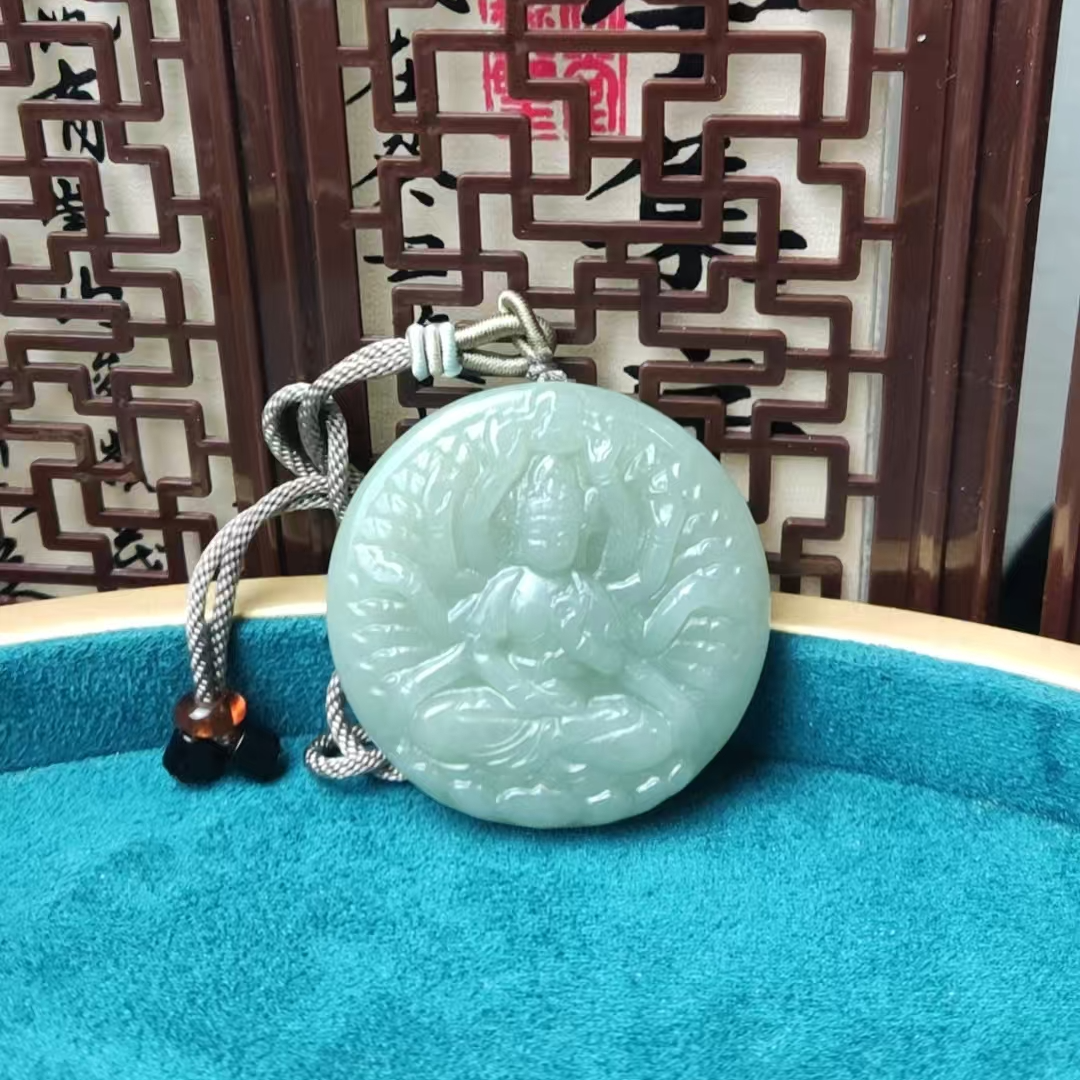 和田玉千手观音吊坠