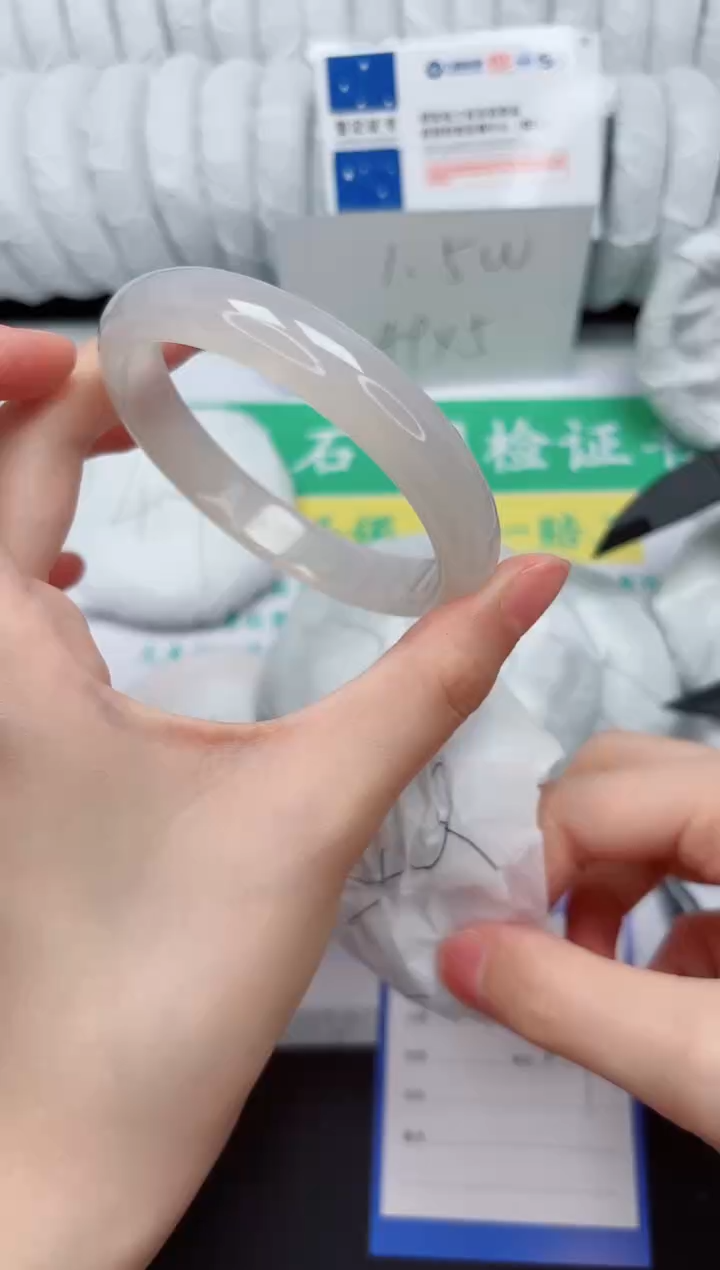 未镶嵌手镯石英质玉184-58.3