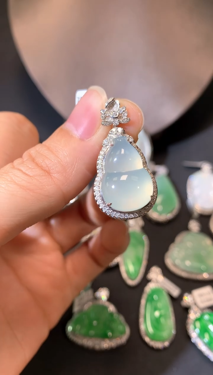 【闪购商品】翡翠吊坠(不含链)18K金镶嵌吊坠