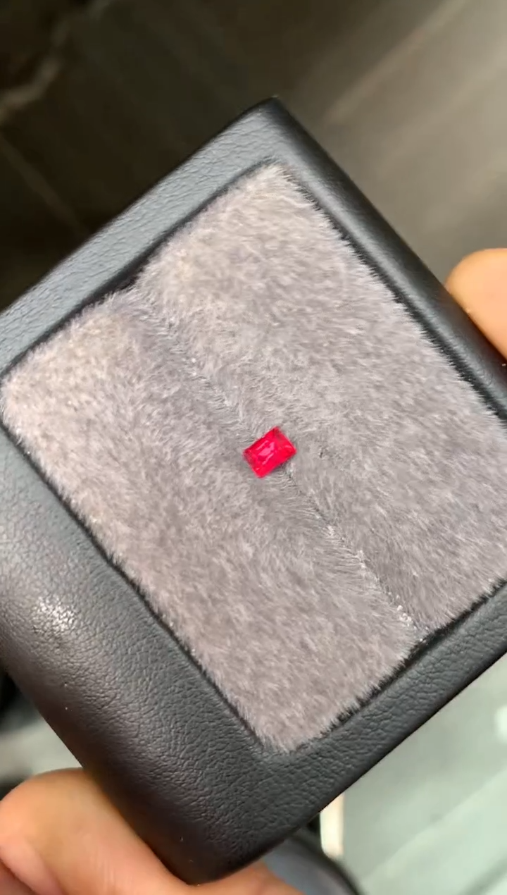 【闪购商品】定制尖晶石裸石未镶嵌0.36ct 吉尔德曼辛超强绝地武士