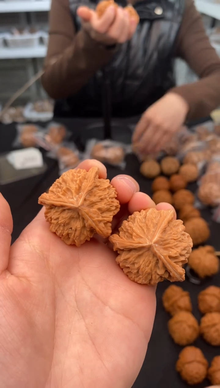 【闪购商品】文玩核桃把件盘山奔35-t322