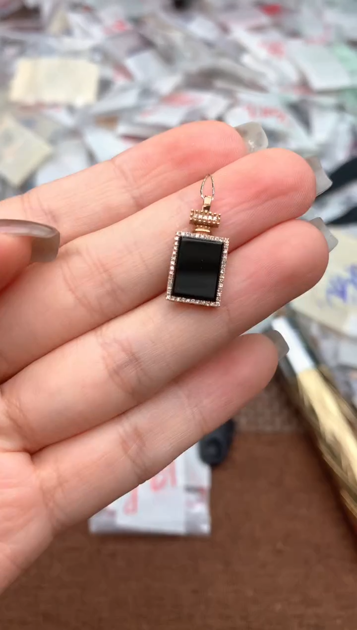 18K金镶嵌挂件翡翠—