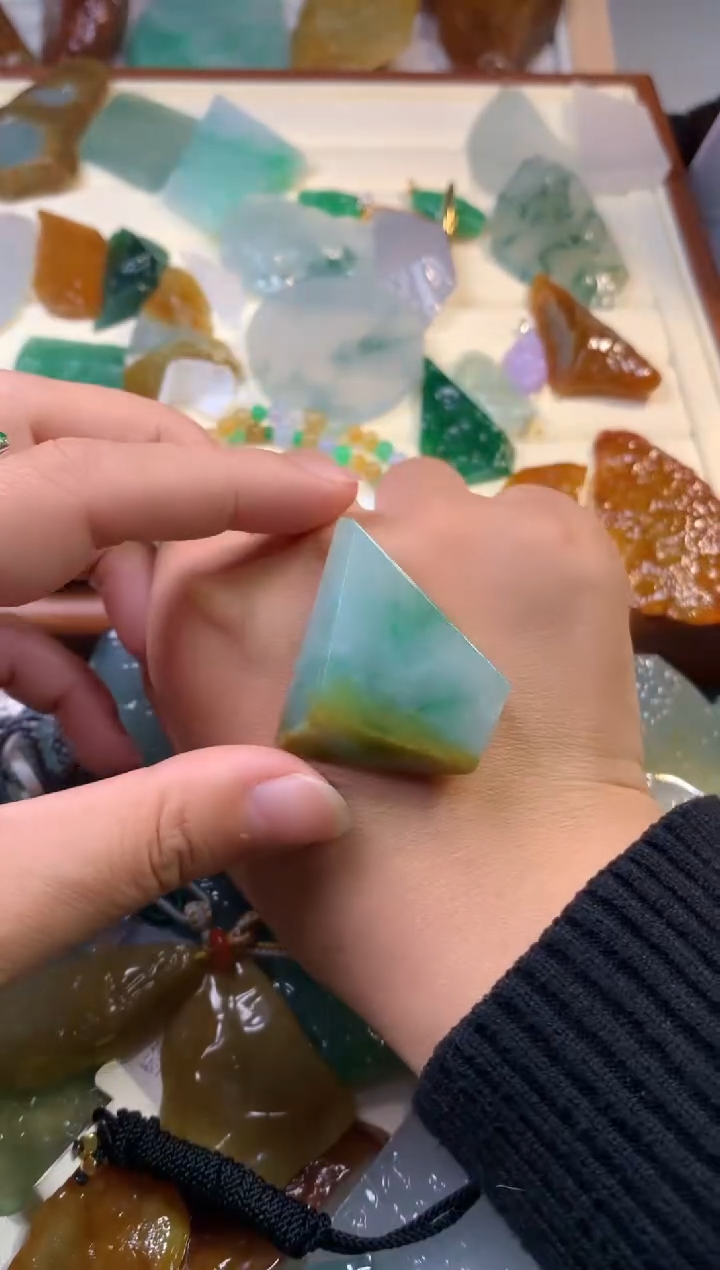 【闪购商品】翡翠颈饰未镶嵌吊坠