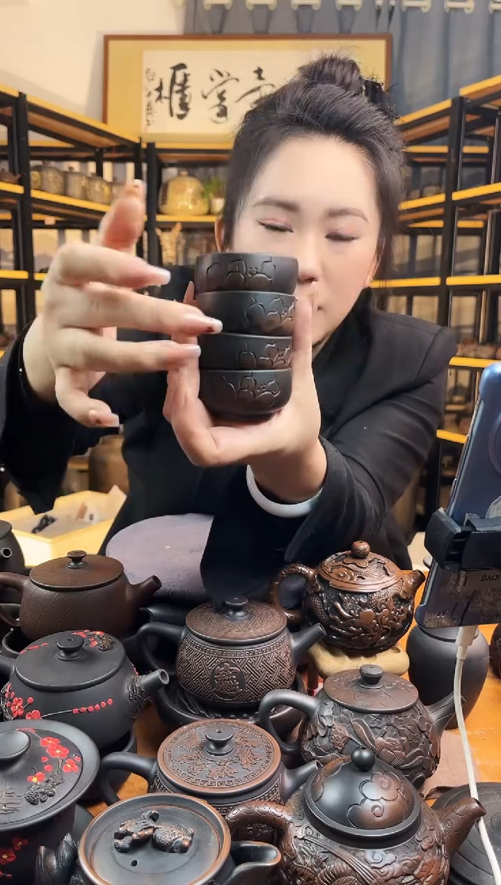 【闪购商品】壶线雕品茗杯拍1发4     