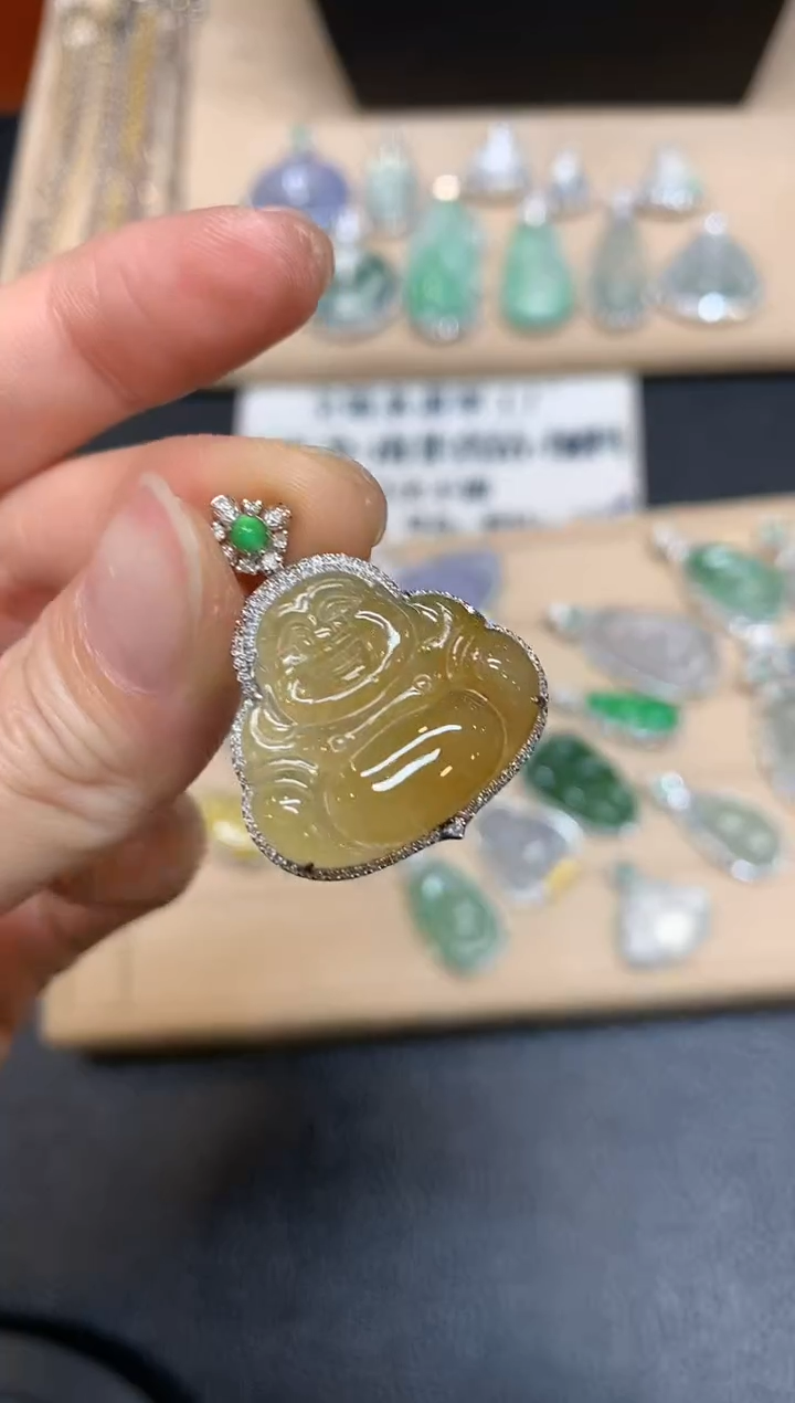 【闪购商品】翡翠颈饰18K金镶嵌佛公【无服务费】