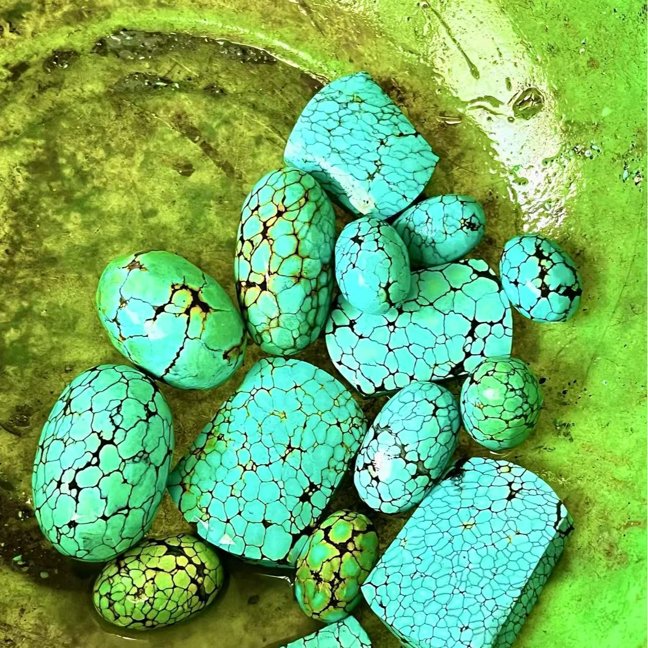原矿绿松石老型圆珠与枣珠独特观赏配饰