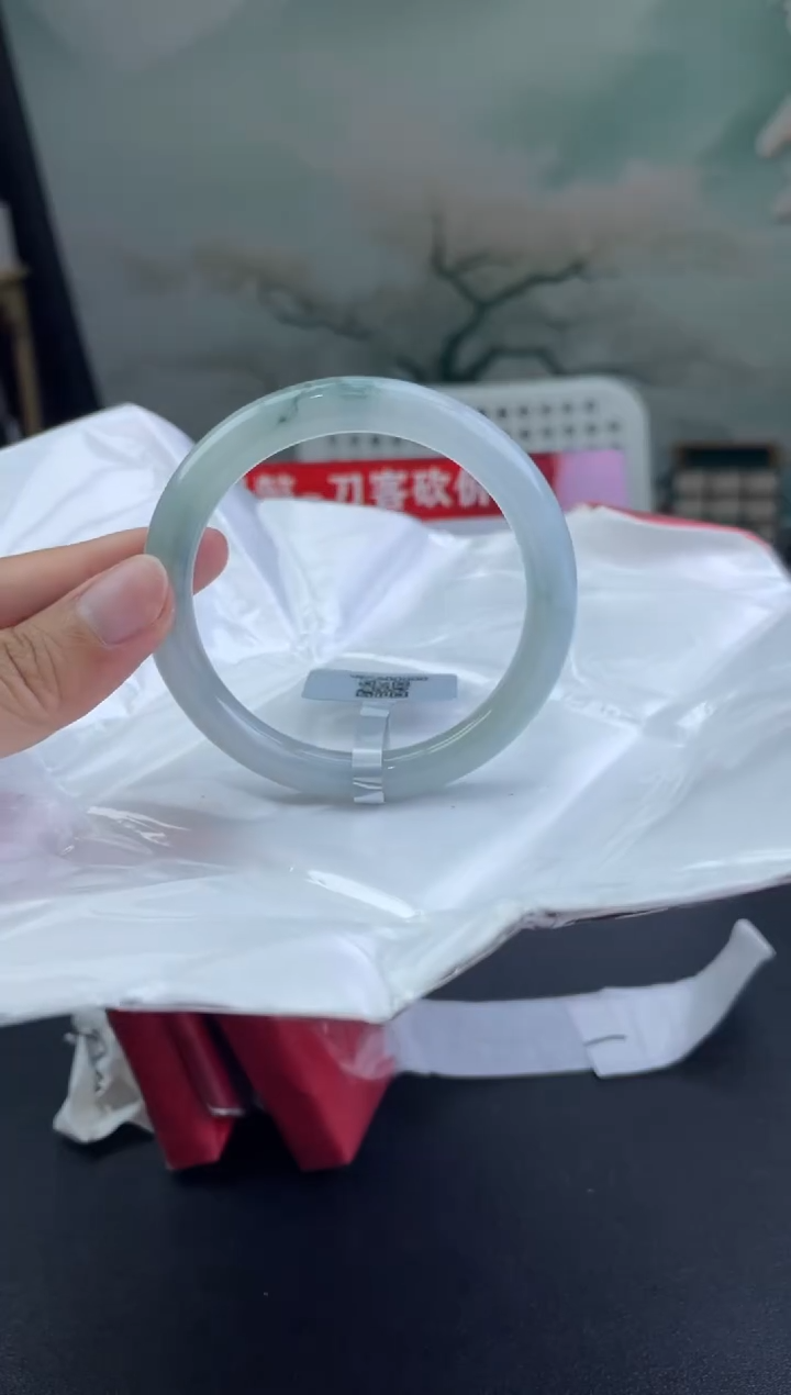 翡翠手镯未镶嵌5翡翠手镯（微瑕）