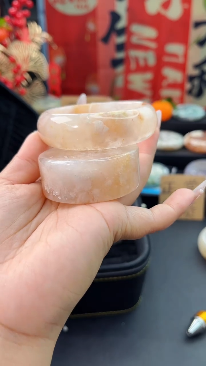 【闪购商品】石英质玉手镯未镶嵌赠送镯心（57圈口