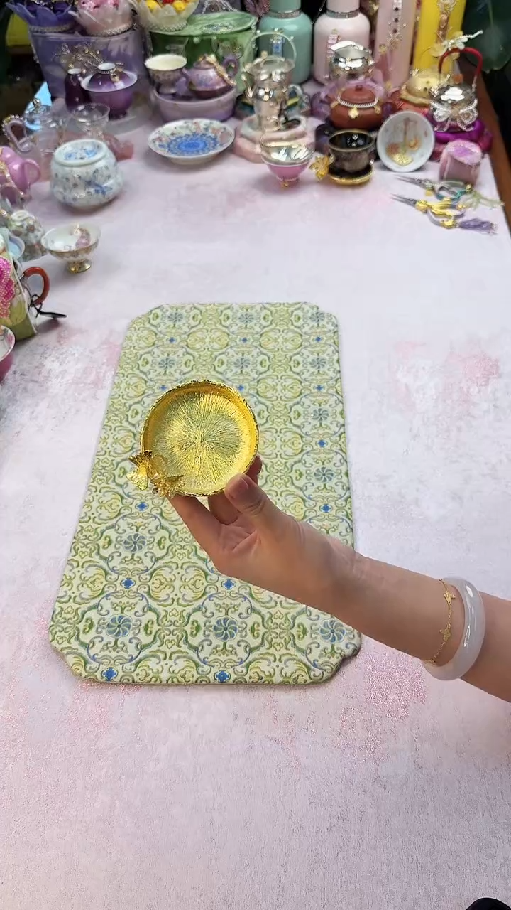 93铜镀金蝴蝶杯托 带宋锦杯垫