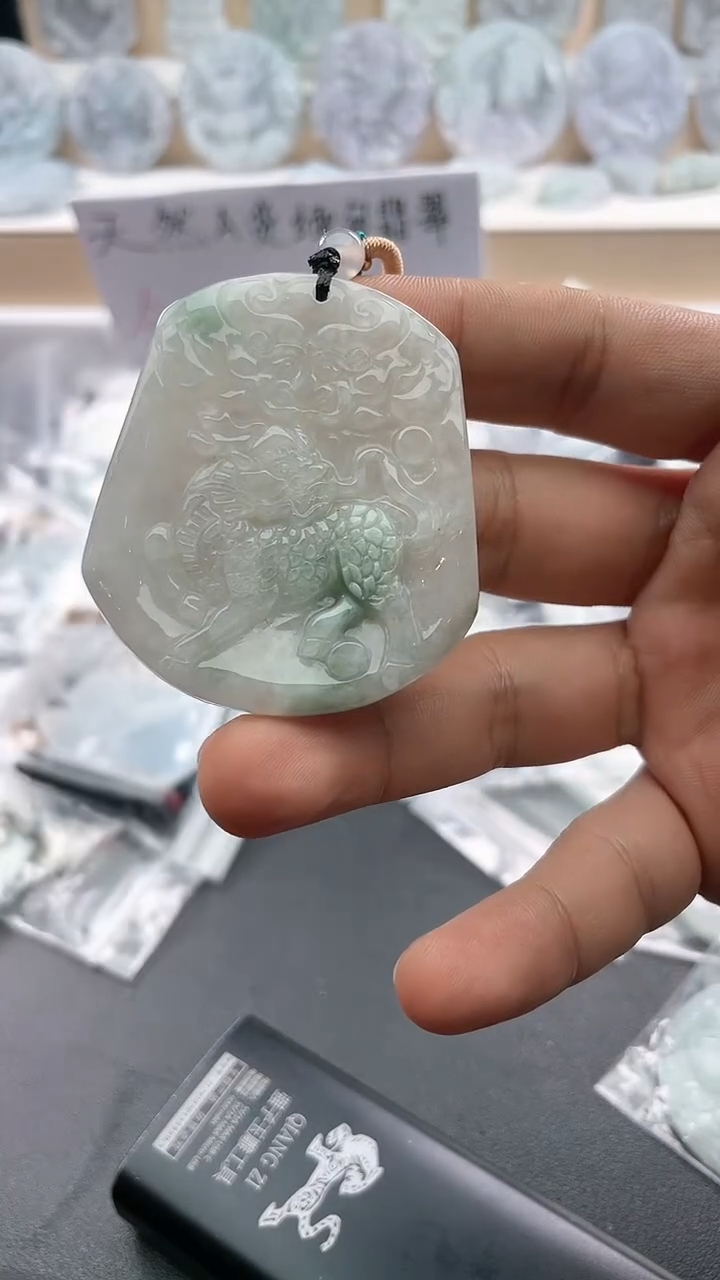 翡翠未镶嵌颈饰..../6/5/ 472