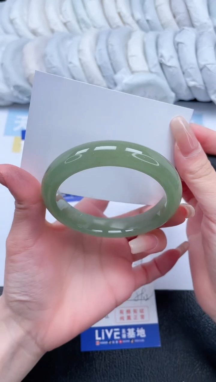 【闪购商品】石英质玉手镯未镶嵌T116-59.2