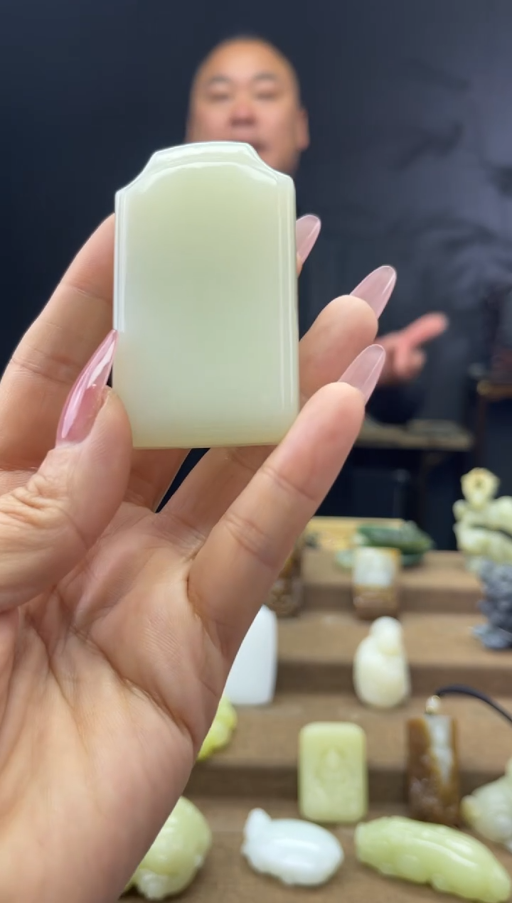 颈饰未镶嵌和田玉1