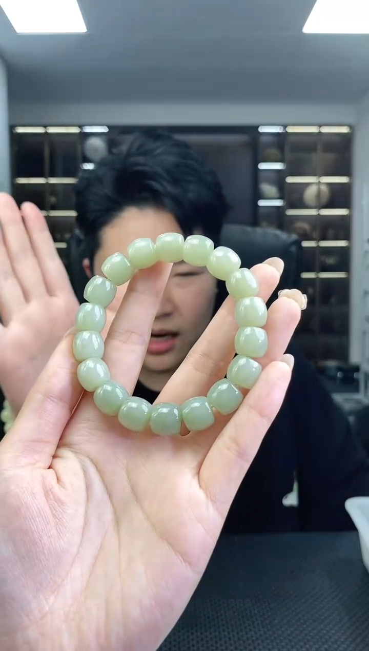 颈饰未镶嵌和田玉直切卡12手串