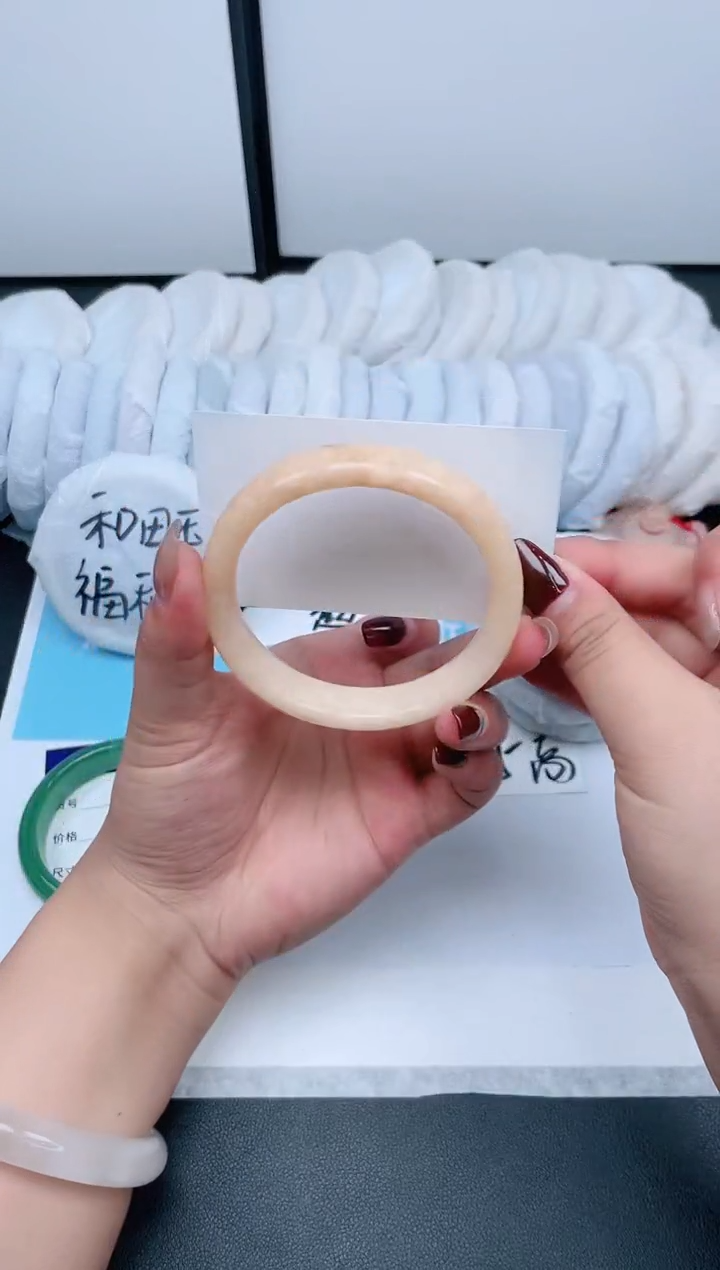 【闪购商品】石英质玉手镯未镶嵌185-62.8