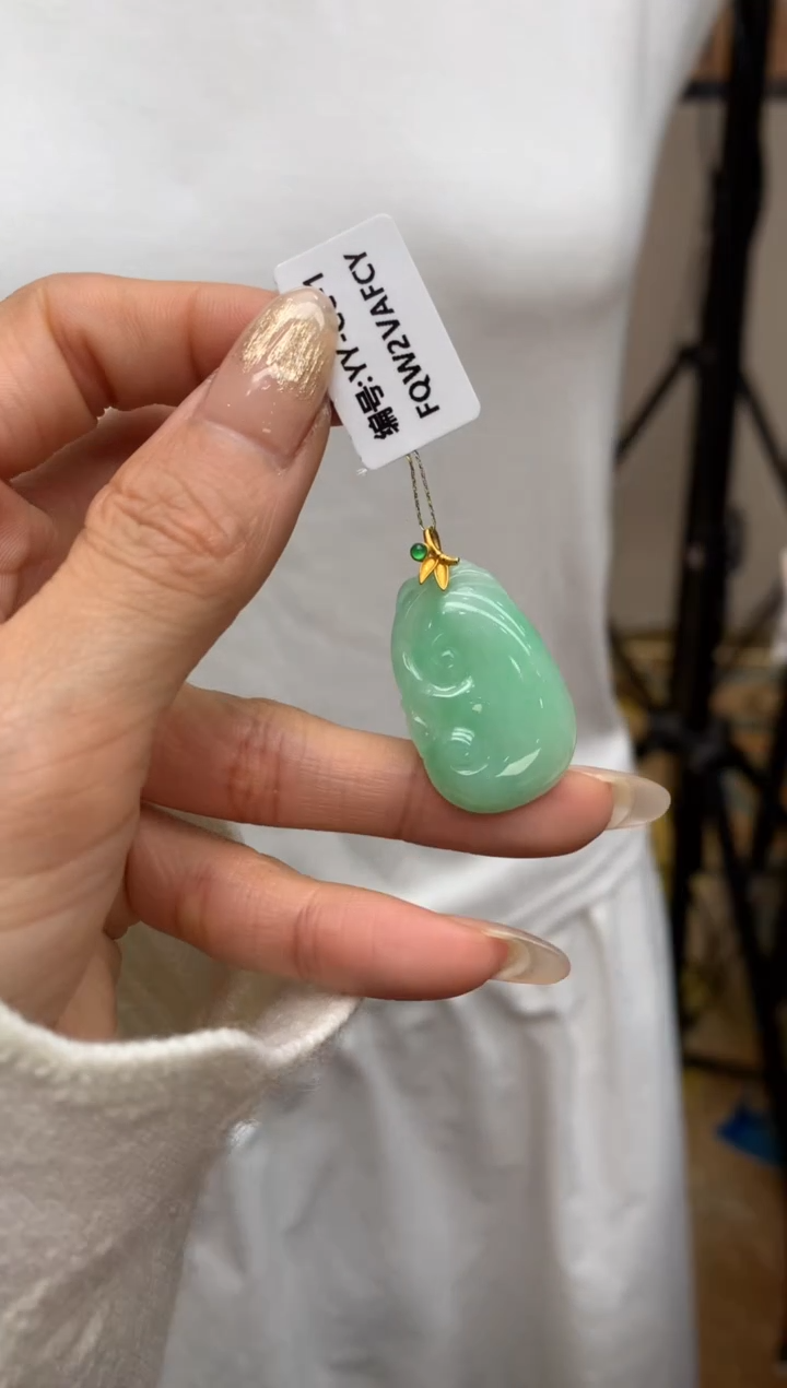 【闪购商品】翡翠颈饰18K金镶嵌如意