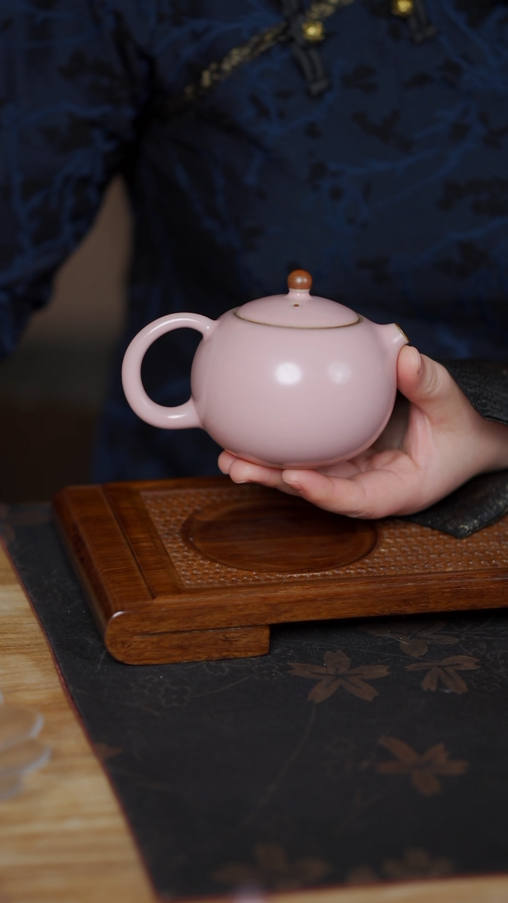 【闪购商品】云隐造物 粉色西施壶     