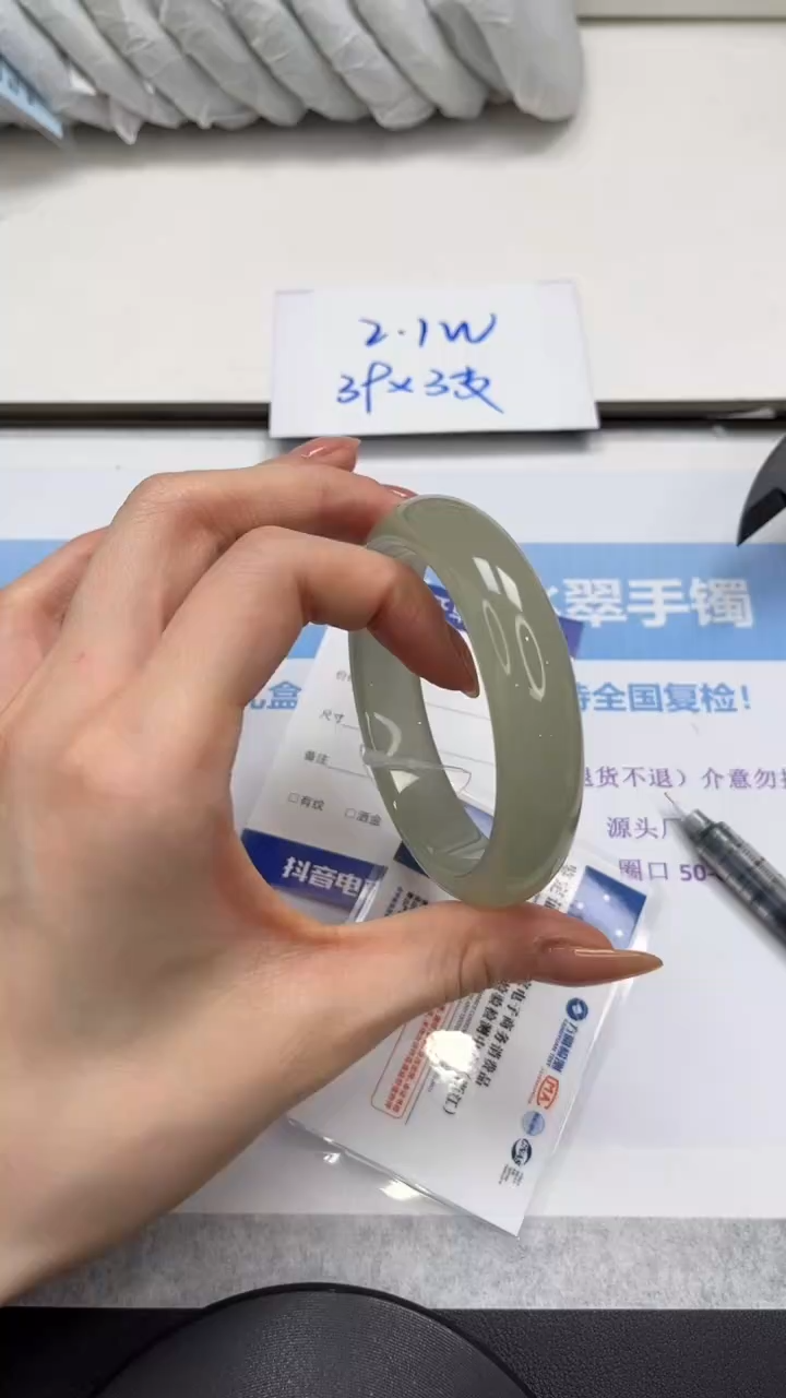 未镶嵌手镯石英质玉v184-60.8