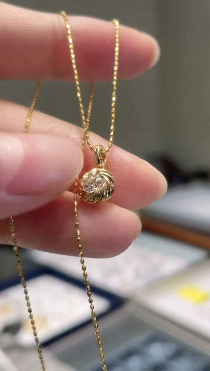 【闪购商品】钻石吊坠（不含链）18K金镶嵌X曲奇饼干吊坠多样性发一