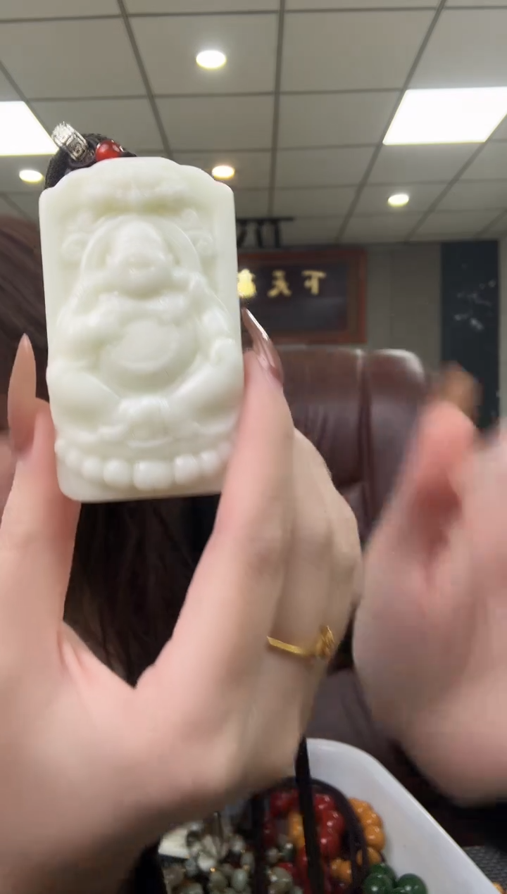 吊坠(不含链)未镶嵌透闪石质玉蓝田玉 佛公