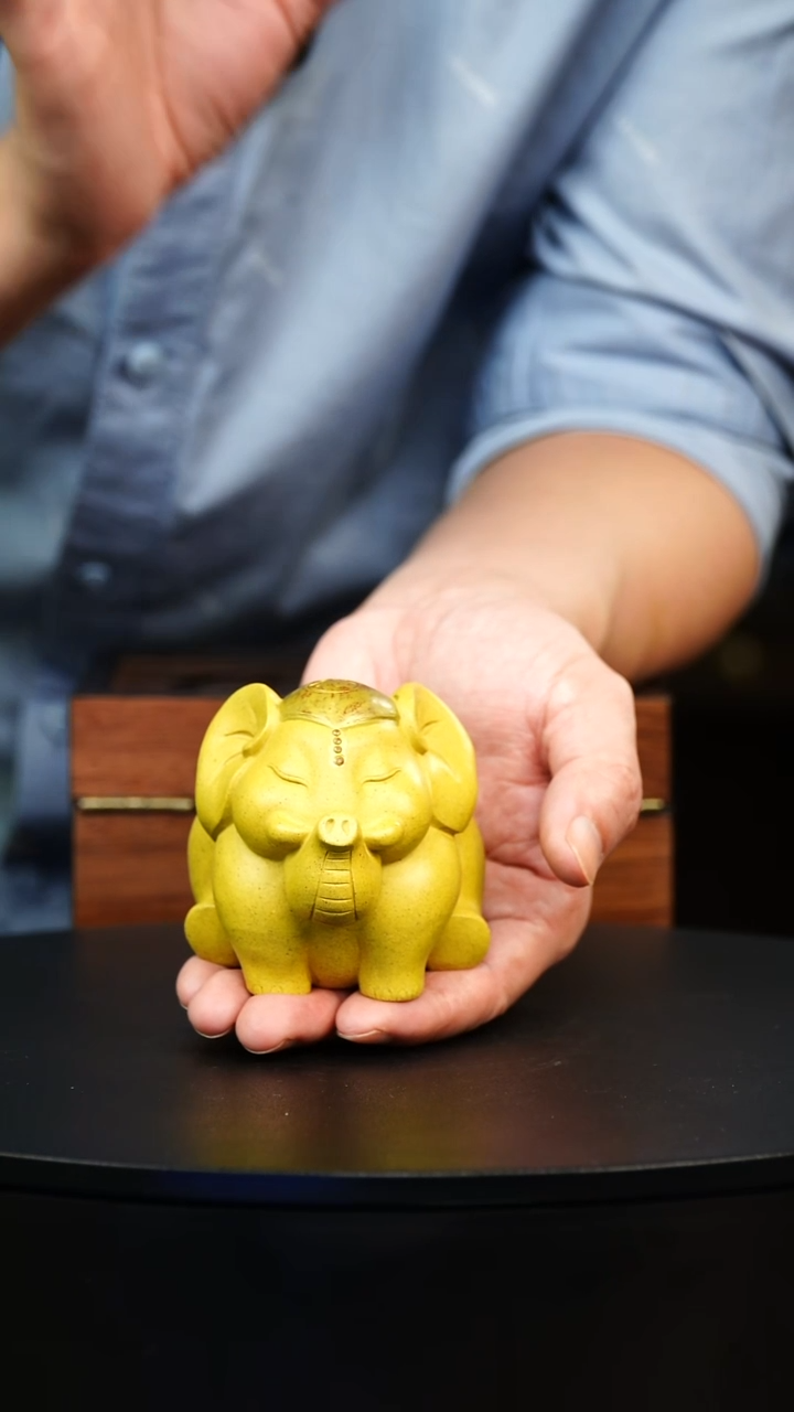 紫砂茶宠黄大象 宜兴紫砂茶宠