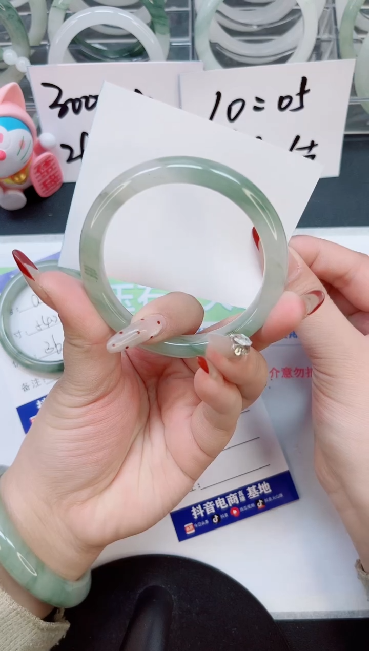 【闪购商品】石英质玉手镯合金a38