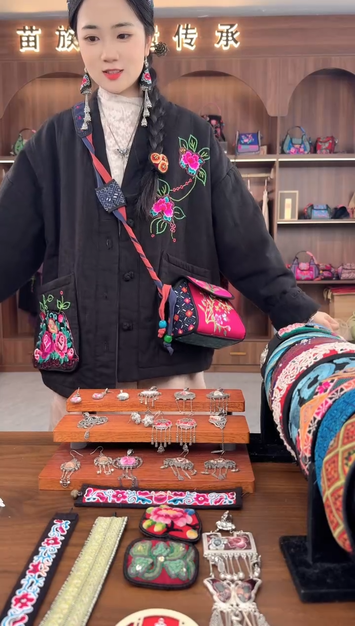 刺绣扶光苗绣传承L78