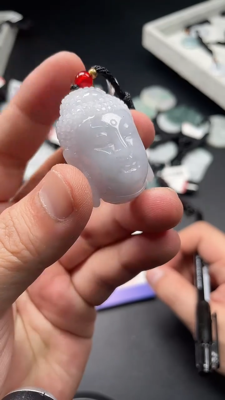 翡翠未镶嵌颈饰 多样性发其一