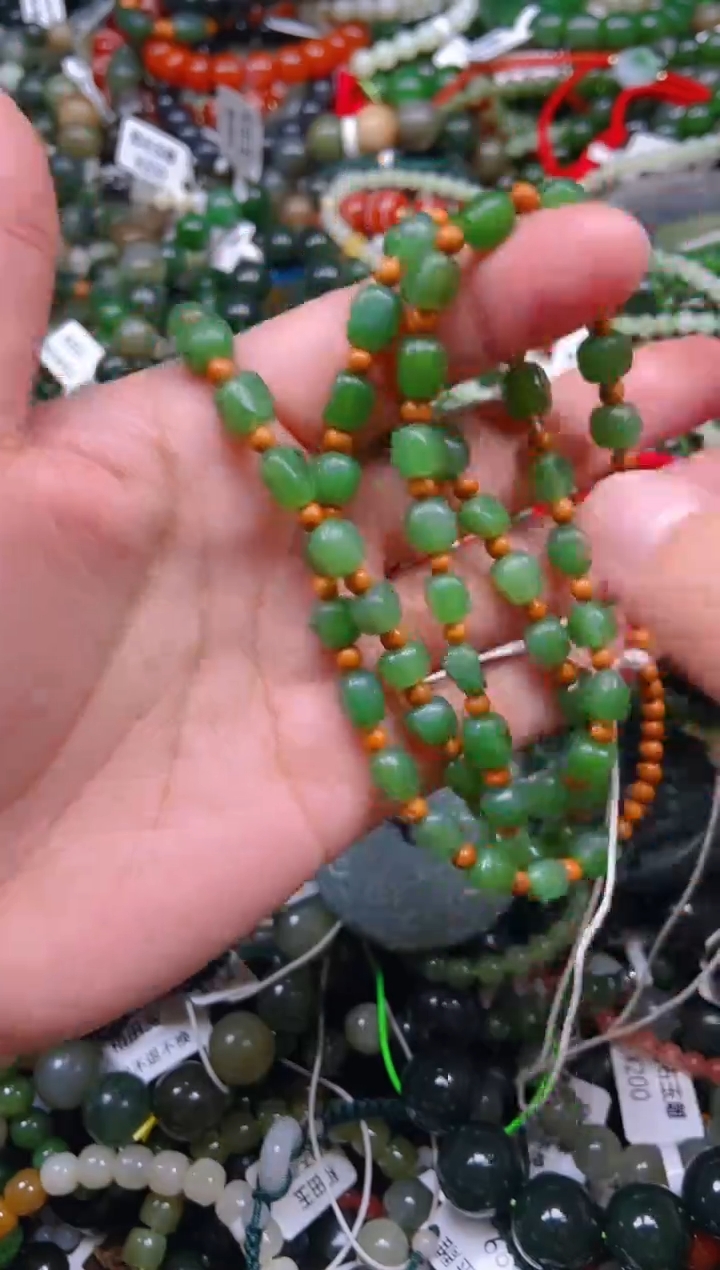 和田玉未镶嵌颈饰1