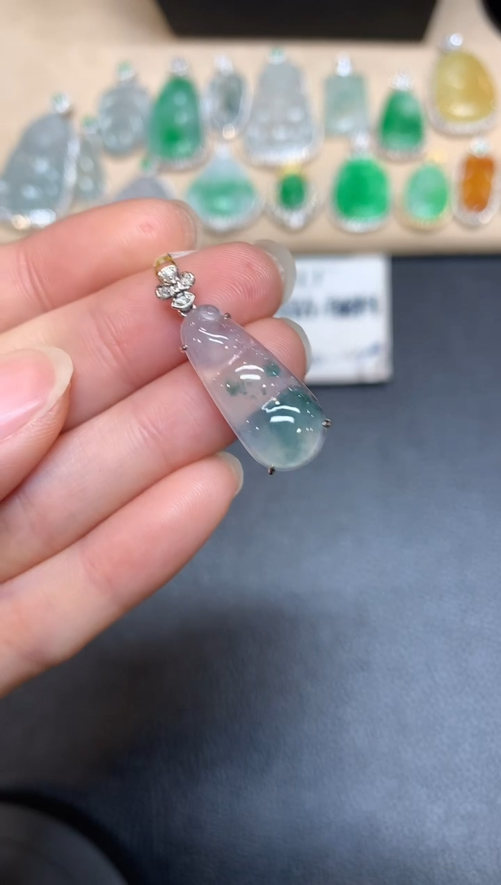 【闪购商品】翡翠颈饰18K金镶嵌福豆【无服务费