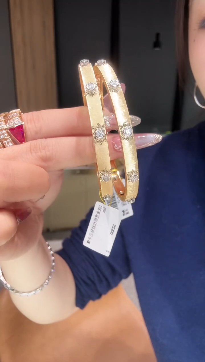 【闪购商品】钻石手镯18K金镶嵌拉丝宽版多样性发其一