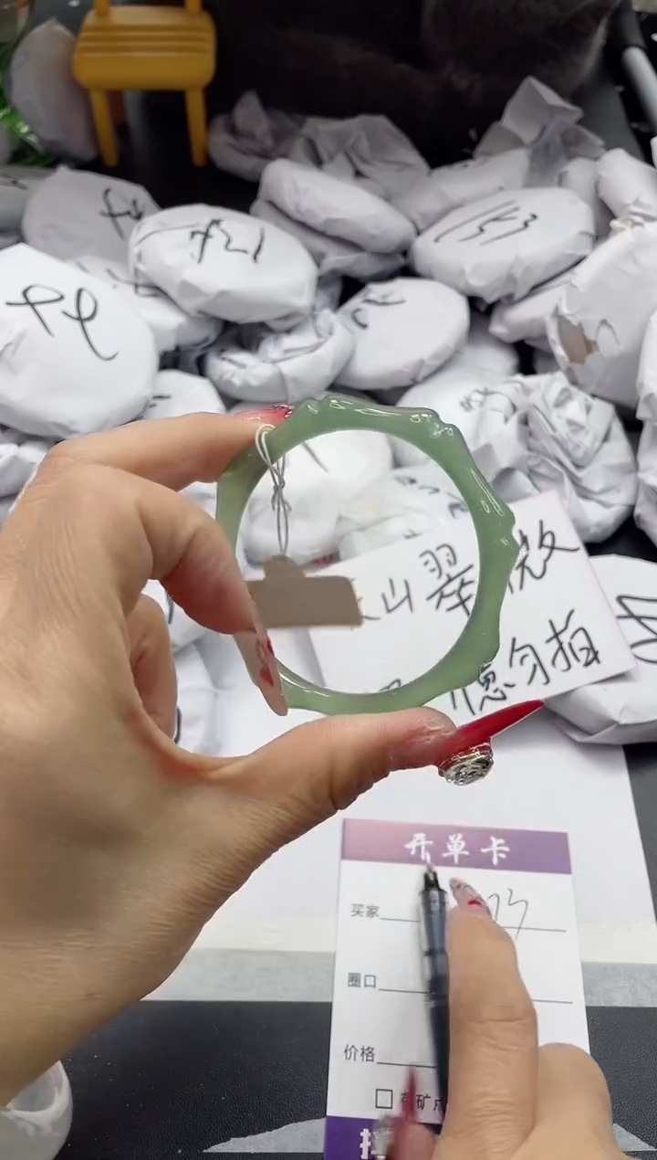 【闪购商品】石英质玉手镯未镶嵌223