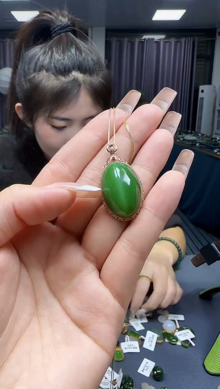 【闪购商品】和田玉挂件18K金镶嵌1